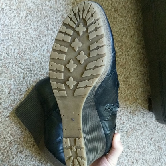 S.E. Boutique Platform Vegan Leather Boots - Picture 4 of 5